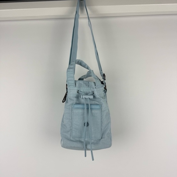 Gaiam Light Blue Convertible Bucket Bag – Adjustable Crossbody & Tote - Picture 6 of 10